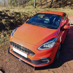 Carbonteile Tuning Frontlippe Lippe Schwert Frontspoiler Spoiler ABS Glanz Schwarz passend für FORD Fiesta MK8 ST + ST-Line -...